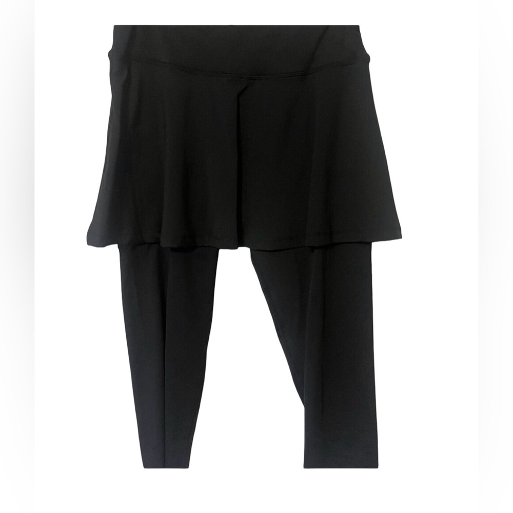 NWOT skirted yoga leggings size S , 3/4 length